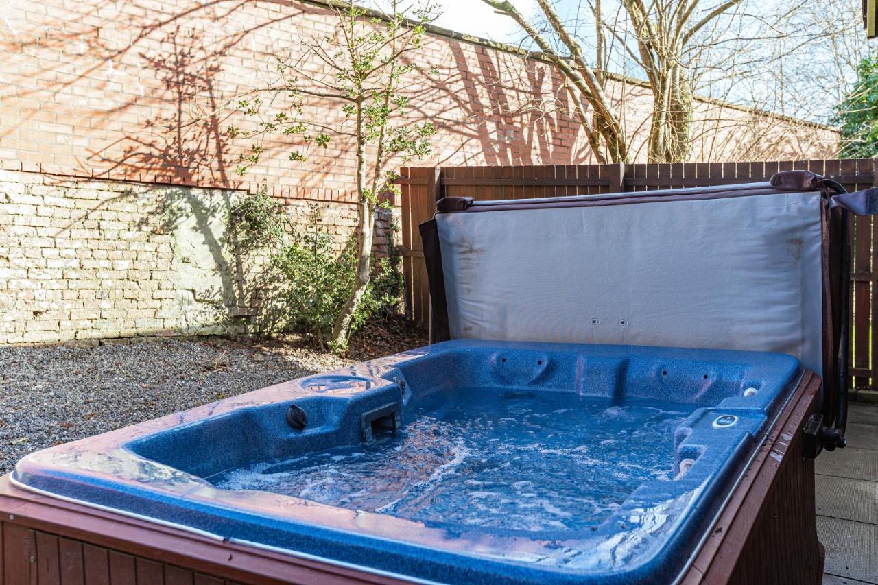 Bluebell Lodge 24 With Hot Tub Newton Stewart Exterior photo