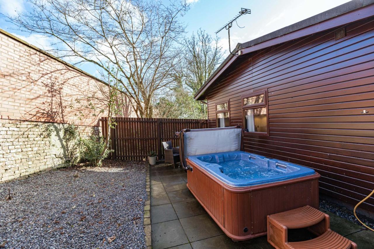 Bluebell Lodge 24 With Hot Tub Newton Stewart Exterior photo